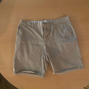 KHAKI SHORTS. 40 WAIST. OLD NAVY.